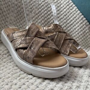 Vaneli Cleary Slip on Sandal in gold snake print size 9N